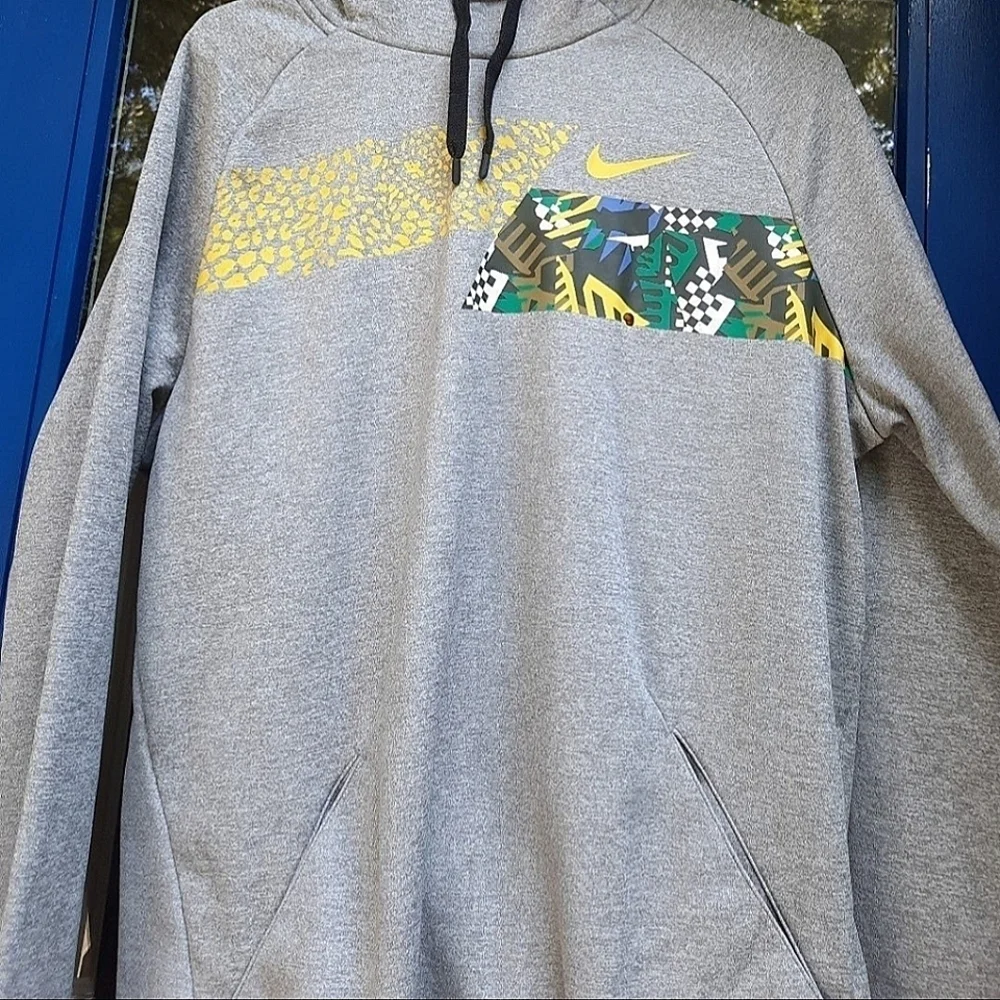 NIKE DRI-FIT THERMA JUNGLE PRINT PULLOVER HOODIE - Picture 2 of 2